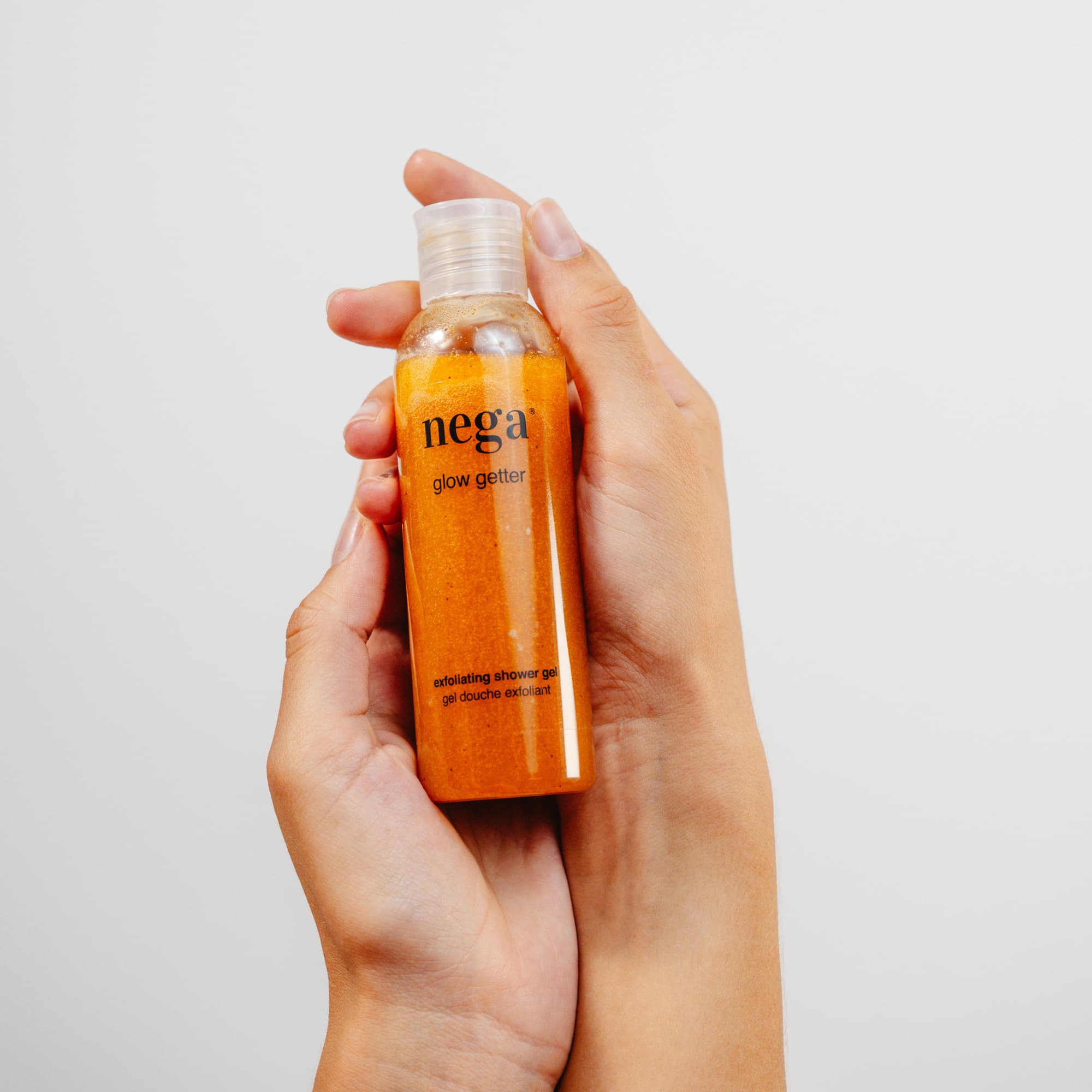 Naravni eksfoliacijski gel, ki osveži in neguje